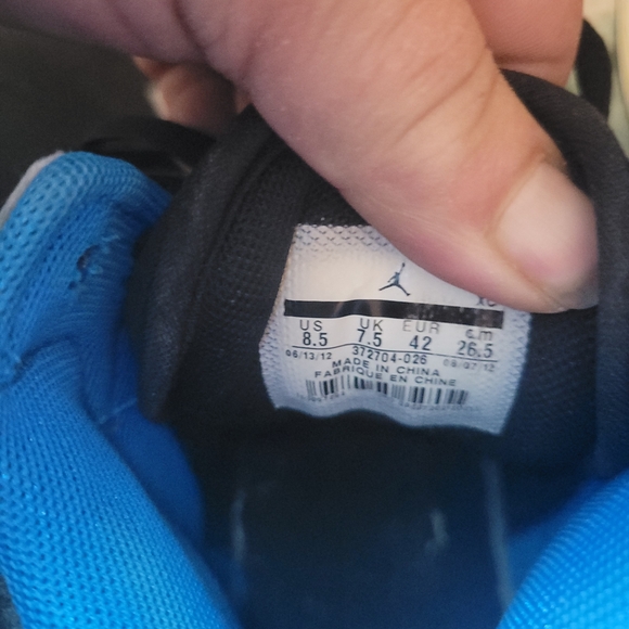 Jordan Men's Black and Blue Sneakers - Picture 4 of 10